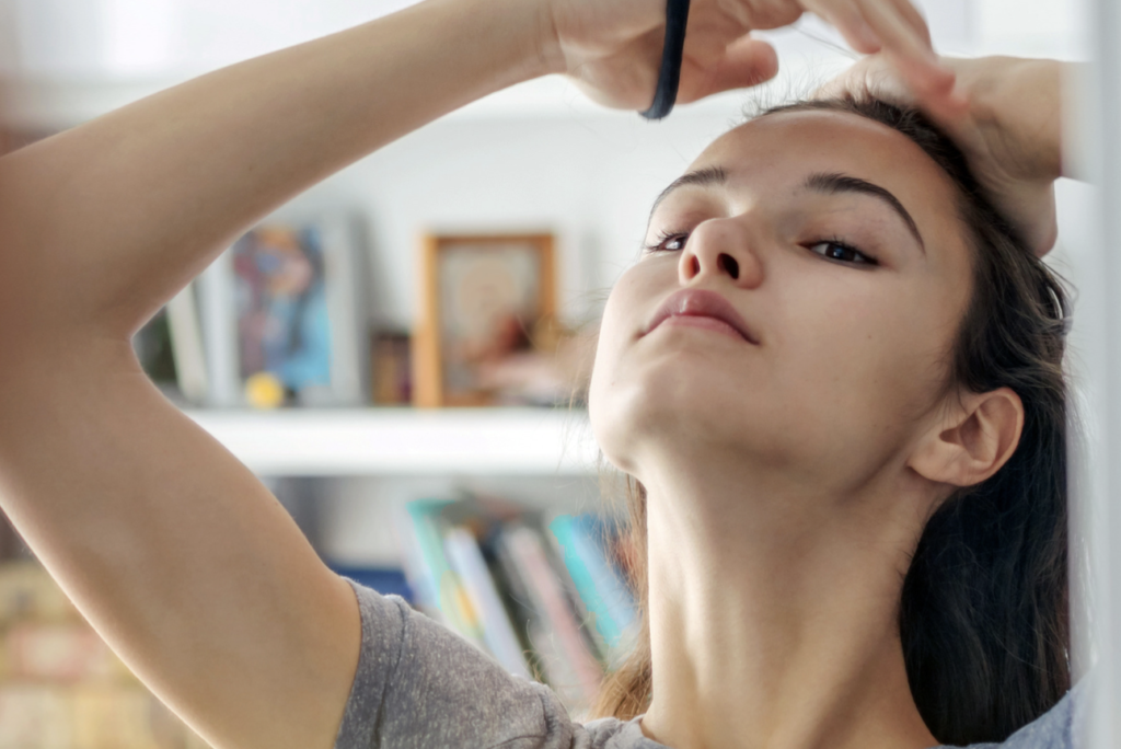 Cheveux attachés - 4